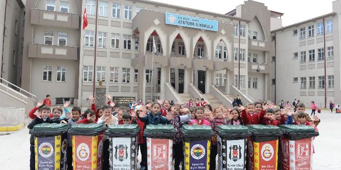 Çöpleri Taraftar Kutularına Atıyorlar