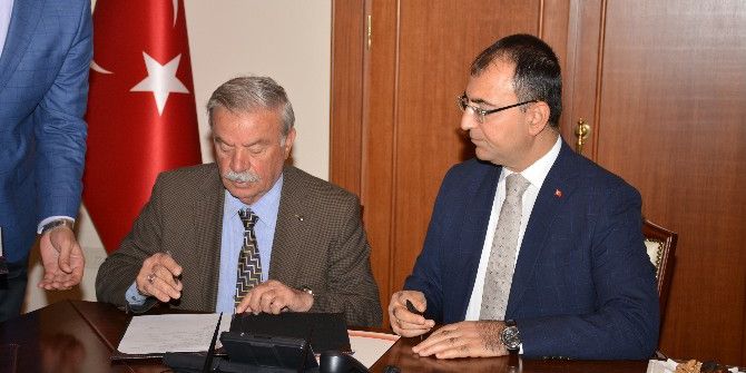 Başkan Sözünde Durdu İlçeye Okul Yaptırıyor