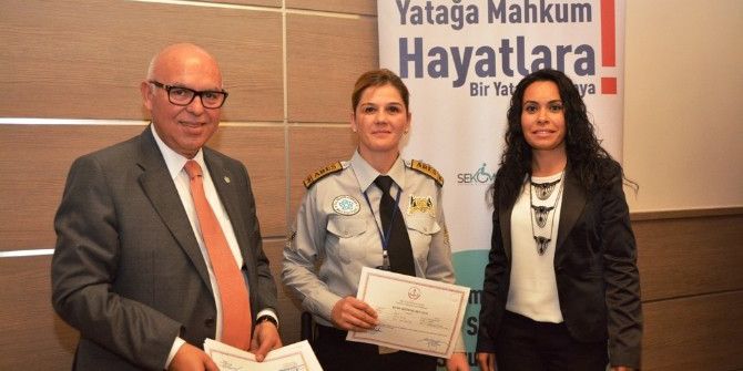 Başkan Eşkinat İşaret Dili Kursiyerlerine Sertifikalarını Teslim Etti