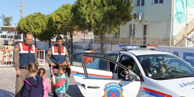 Çeşme Jandarma Trafik Ekipleri Minikleri Bilgilendirdi