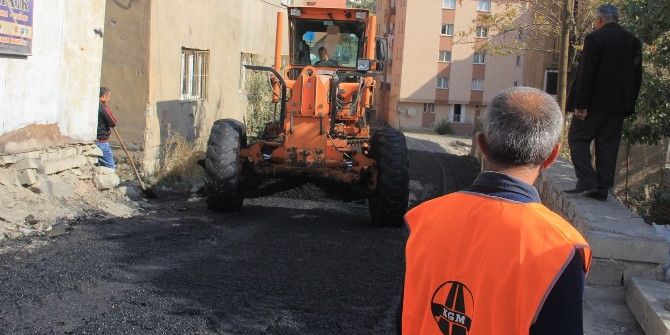 Hakkari Şehir İçindeki Yollar Asfaltlanıyor