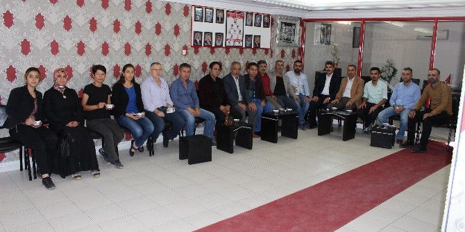 Adıyaman Berberler Ve Kuaförler Oda Başkanlığında Aşure Dağıtımı