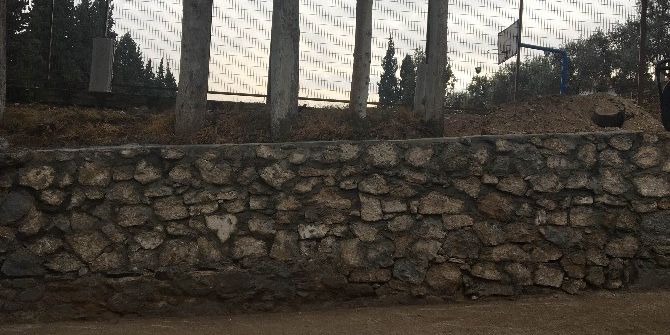 Alaşehir Belediyesi Okulun Yıkılan Bahçe Duvarını Yaptı