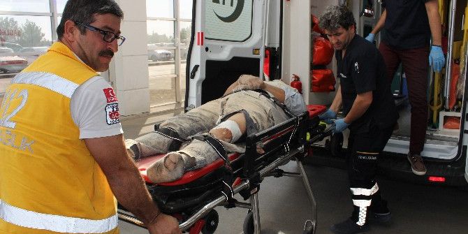 Traktörün Altında Kalan Sürücü Ağır Yaralandı