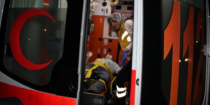 Motosiklet İle Kamyonet Çarpıştı: 1 Yaralı