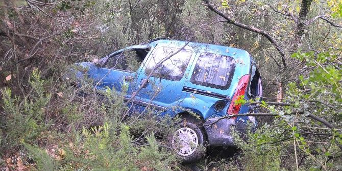 Hafif Ticari Araç Uçuruma Yuvarlandı: 2 Yaralı