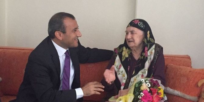 93 Yaşındaki Yaşlılara Cumhuriyet Ziyareti