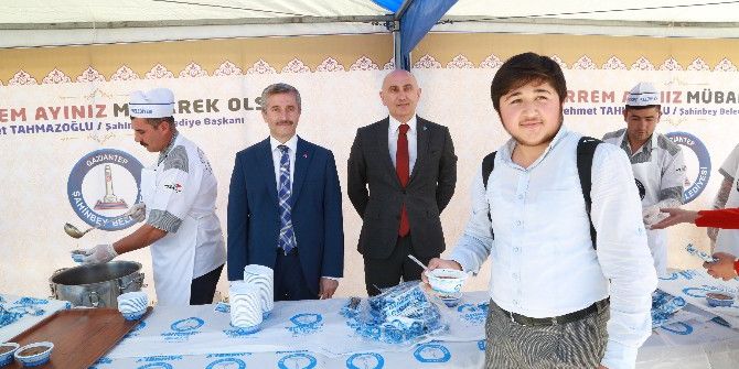 Tahmazoğlu Hkü’de Aşure Dağıttı