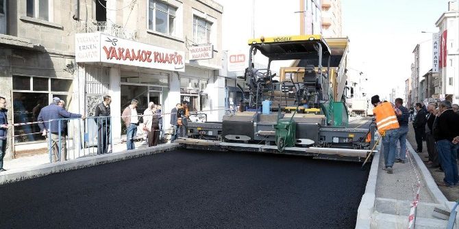 Atatürk Bulvarında Sıcak Asfaltlama Çalışmaları Başladı