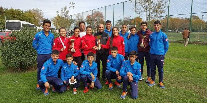 Palandöken Belediyesinin Atletleri Kros Liginde Fırtına Gibi Esti