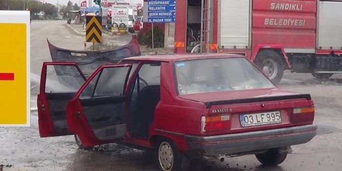 Sandıklı’da Otomobil Yangını