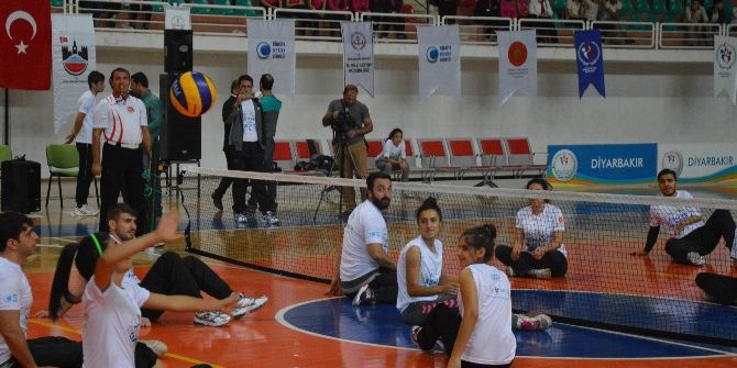 Diyarbakır’da “Aşmak İçin Hareket Et” Kampanyasının Startı Verildi