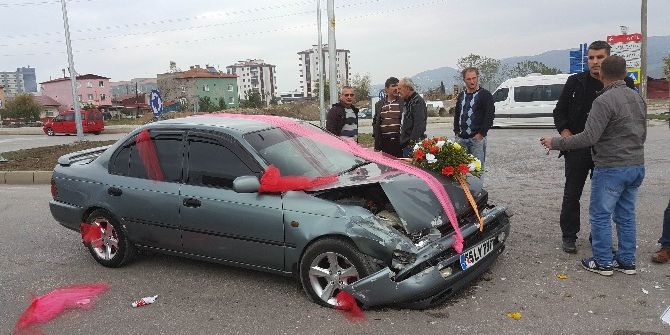 Gelin Arabası Otomobil İle Çarpıştı: 6 Yaralı