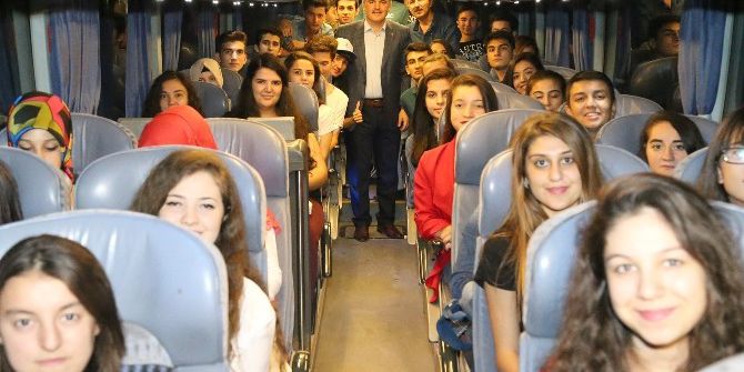 Pamukkale Belediyesi Öğrenciler Bin Öğrenciyi Geziye Götürdü