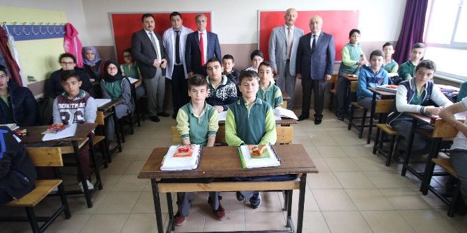 Başkan Akcan’dan Cumhuriyet Ortaokulu’na Ziyaret