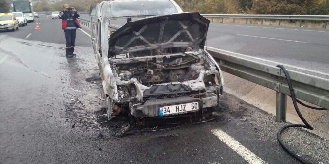 Seyir Halindeyken Alev Alan Araç Kül Oldu