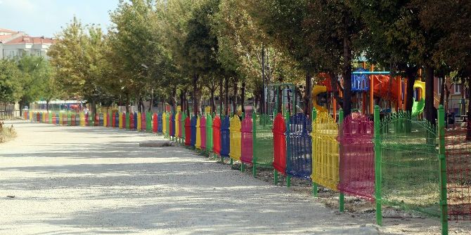 Parklar Ferforjeler İle Renklendi