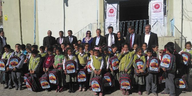 Türkiye Petrolleri Genel Müdürü Besim Şişman Sincik’te Öğrencilere Hediye Verdi