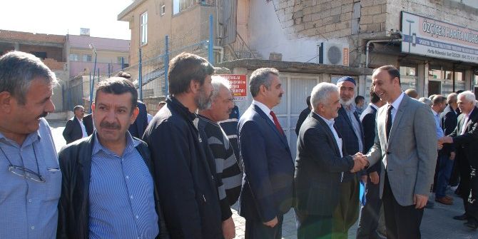 Vali Erin Beraberindeki Heyet Kahta Muhtarlar Derneğini Ziyaret Etti