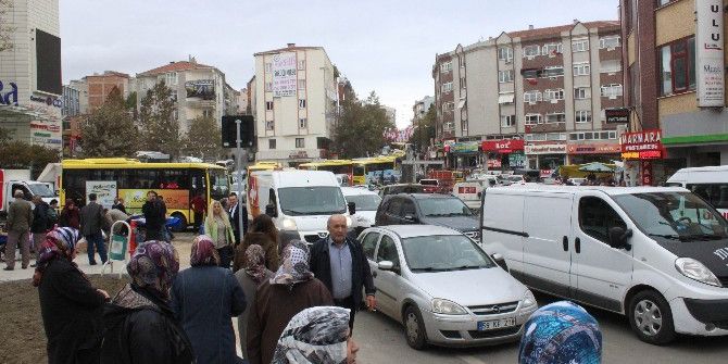 Başkan’ın ’Prestij’ Caddesi’nde Trafik Felç