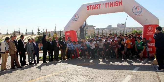 Üniversite De Geleneksel Cumhuriyet Koşusu Yapıldı