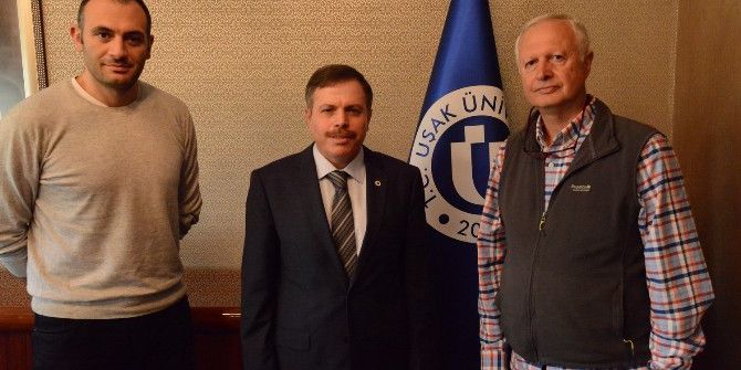 Hasan Tahsin Ayvalıoğlu’nun Kitapları Uşak Üniversitesi’ne Bağışlandı