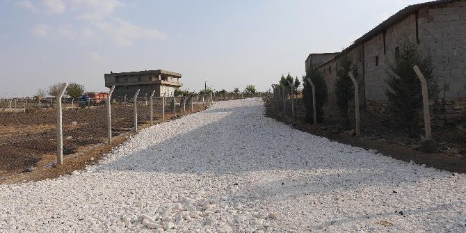 Haliliye Belediyesi Kırsal Mahallelerde Yolları Tamamlıyor
