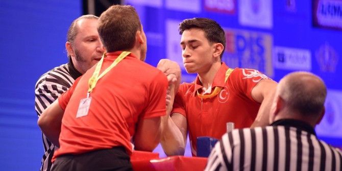 Dünyanın Bileğini Bükemediği Tıbbiyeli