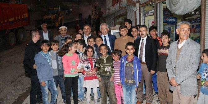 Vali Toprak Yol Asfaltlama Çalışmalarını Denetledi