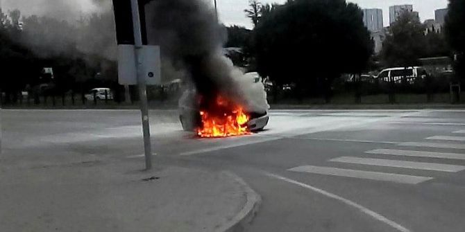 Seyir Halindeki Otomobil Alev Aldı
