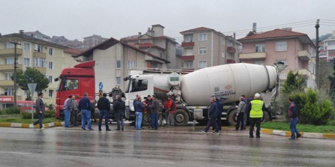 Bartın’da Beton Mikseri İle Silobas Çarpıştı