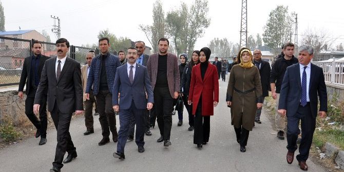 Başbakan Yıldırım’ın Kızı Ve Kardeşinden Öğrencilere Eğitim Seti