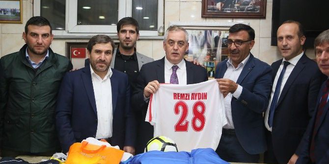 Eyüp Belediyesi’nden Makedonya’ya Spor Malzemesi Desteği