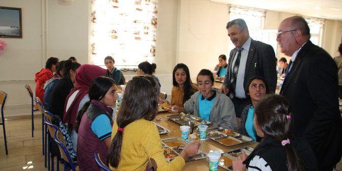 Müdür Aslan Öğrencilerle Bir Araya Geldi