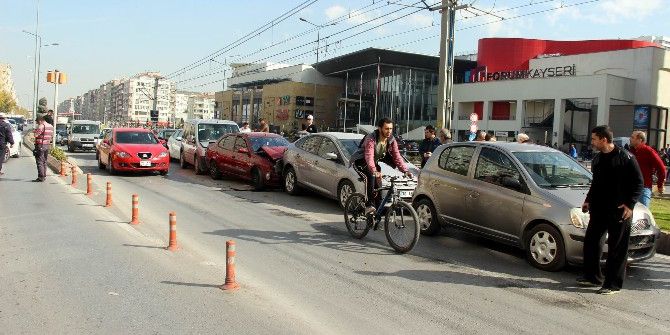 6 Araç Birbirine Girdi