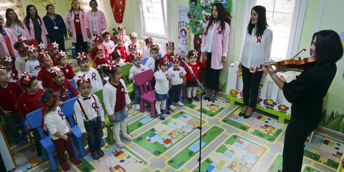 Maltepeli Miniklerden Kemanlı Cumhuriyet Kutlaması