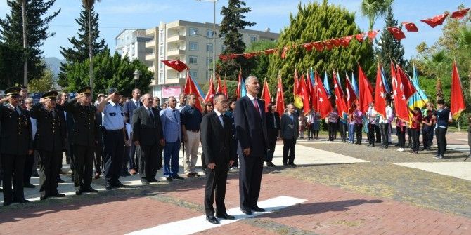 Bozyazı’da Cumhuriyet Bayramı Kutlamaları Çelenk Sunumuyla Başladı