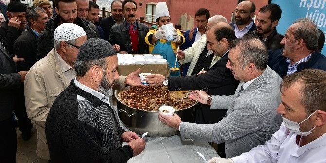 Edebali Aşure Dağıttı