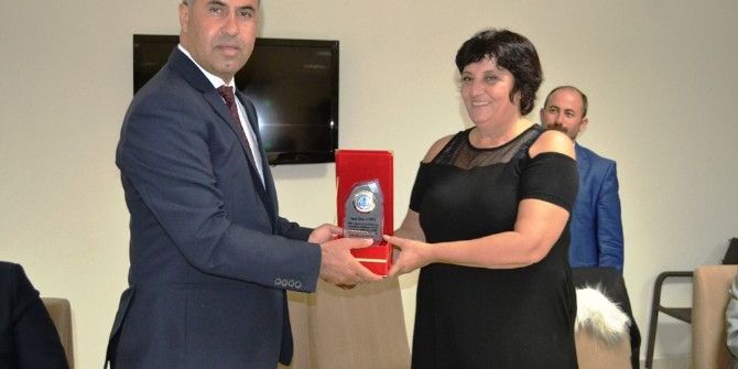 Ayvalık’ta Milli Eğitimin ‘Fatoş Anası’na Duygusal Veda