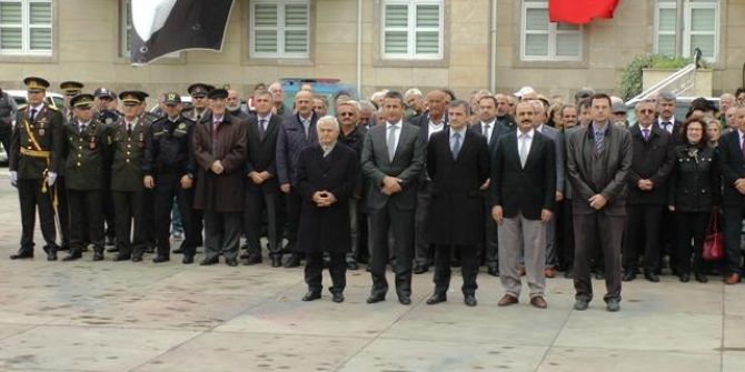 Cumhuriyet Bayramı Çelenk Sunumu Yapıldı