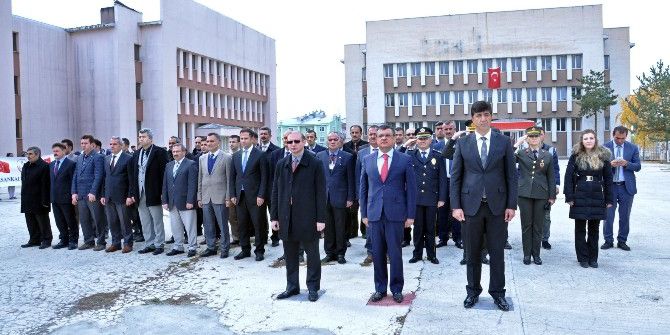 Cumhuriyetin 93. Yıl Dönüm Etkinlikleri Çelenk Sunumuyla Başladı