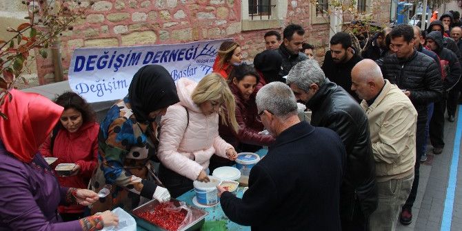 Çanakkale’de Değişim Derneği’nden Aşure İkramı