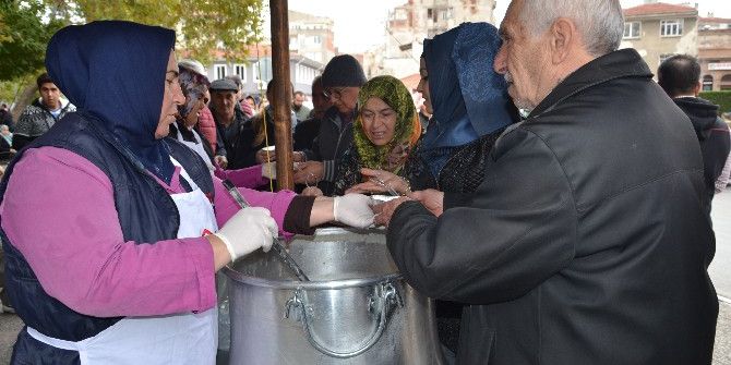 Sporculardan Şehitler İçin Aşure Hayrı