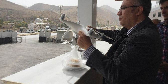 Emniyet Müdüründen Koruculara Drone İle Tatlı İkramı