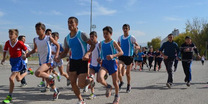 Atletler Cumhuriyet’e Koştu