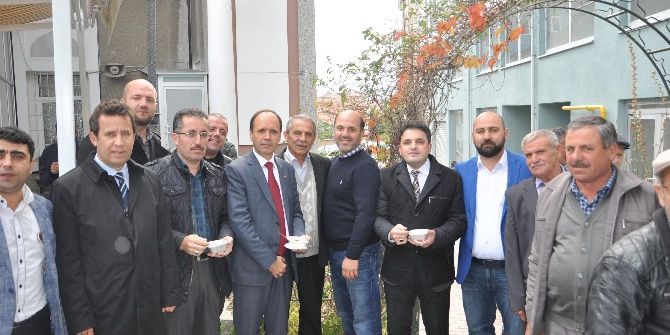 Bozüyük’te Mahalle Sakinlerinden Aşure İkramı