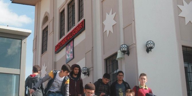 Ömer Halisdemir Camisi’nde İlk Cuma Namazı Kılındı