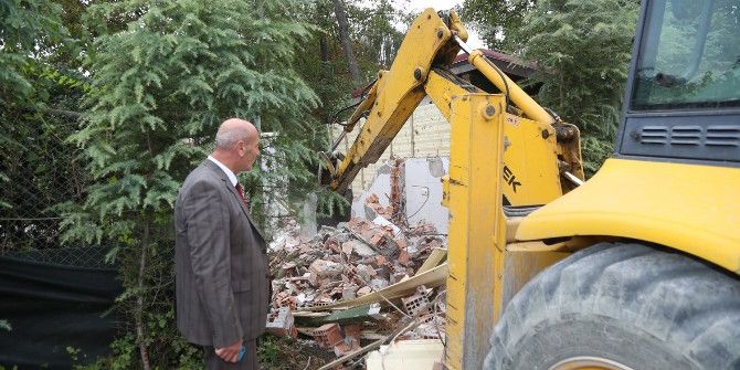 Sapanca’da Kaçak Yapılar Yıkılıyor
