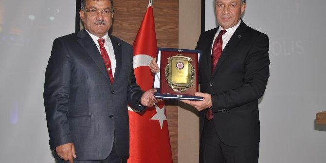 İzmir Emniyetinde Devir Teslim Yapıldı