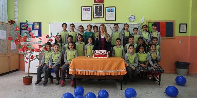 Öğrenciler Cumhuriyet Ağacı Yaptı